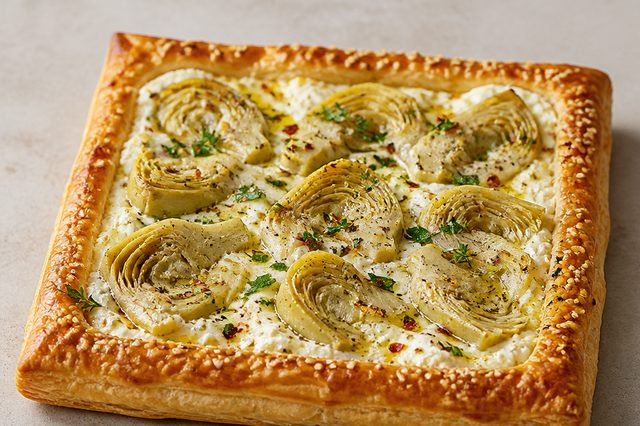 Torta folhada de alcachofra com gruyère e ricota