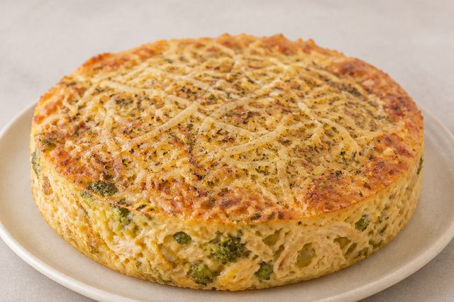 Torta sem glúten de frango, palmito e brócolis