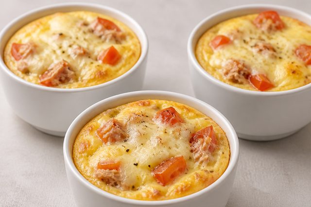 Tortinhas de ovo com atum na air fryer
